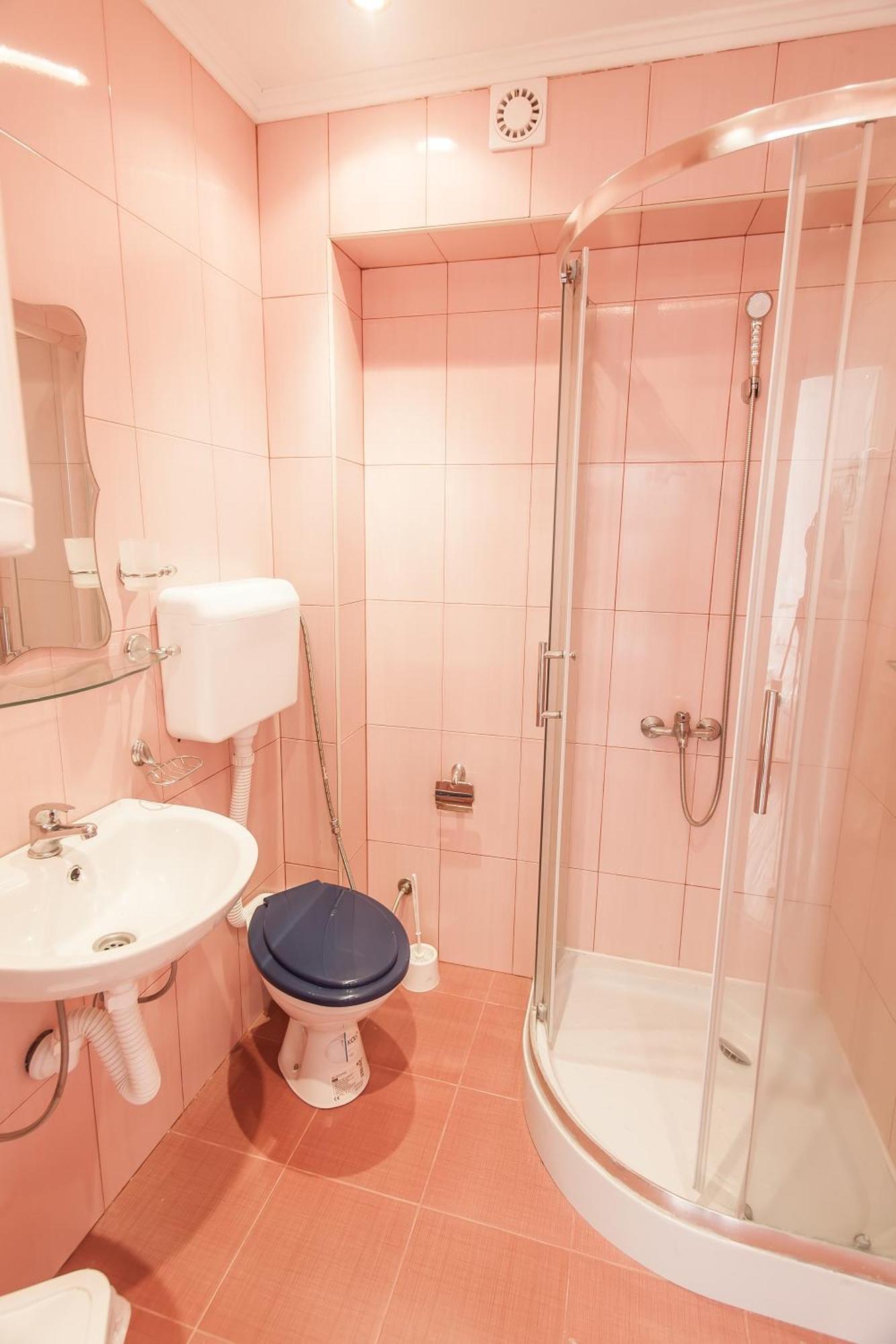 Rooms And Apartments Milana Bar Bilik gambar
