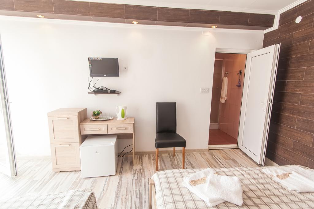 Rooms And Apartments Milana Bar Bilik gambar