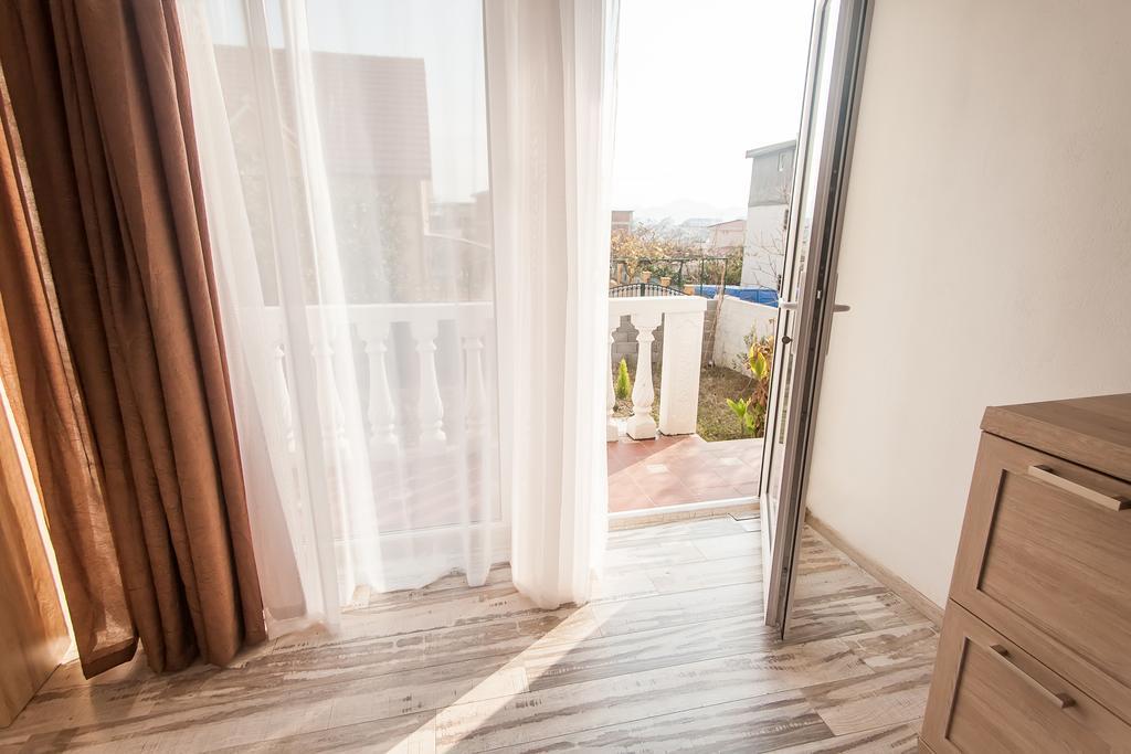 Rooms And Apartments Milana Bar Bilik gambar