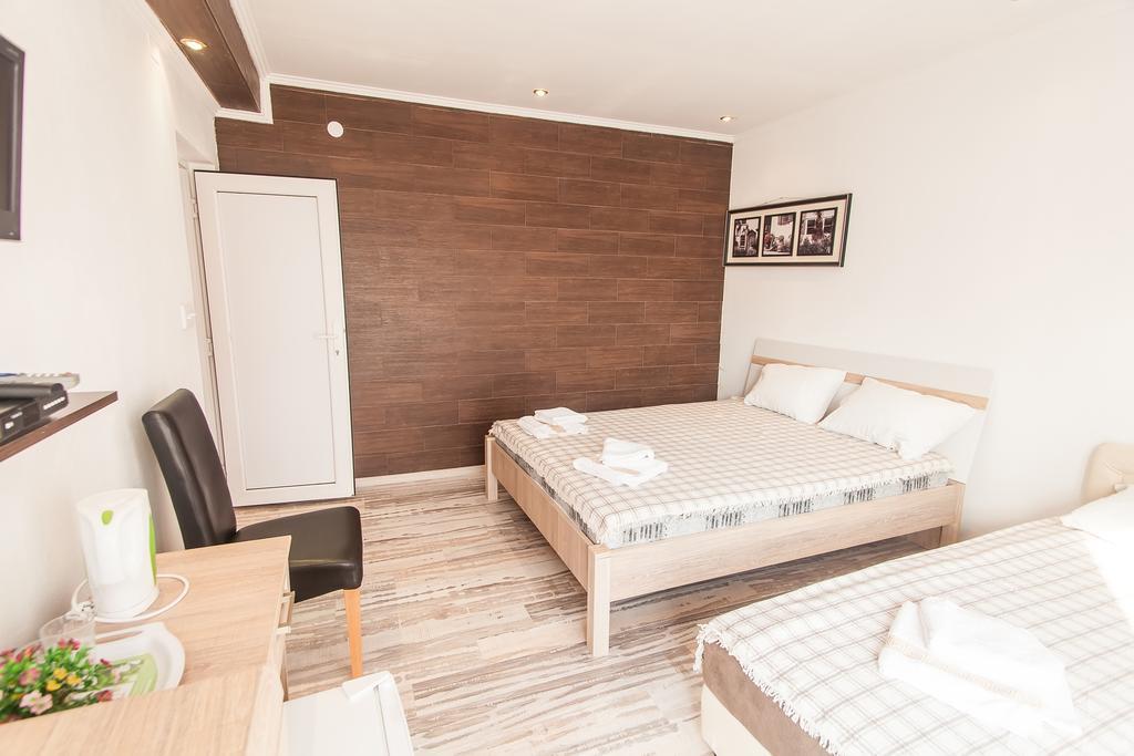 Rooms And Apartments Milana Bar Bilik gambar