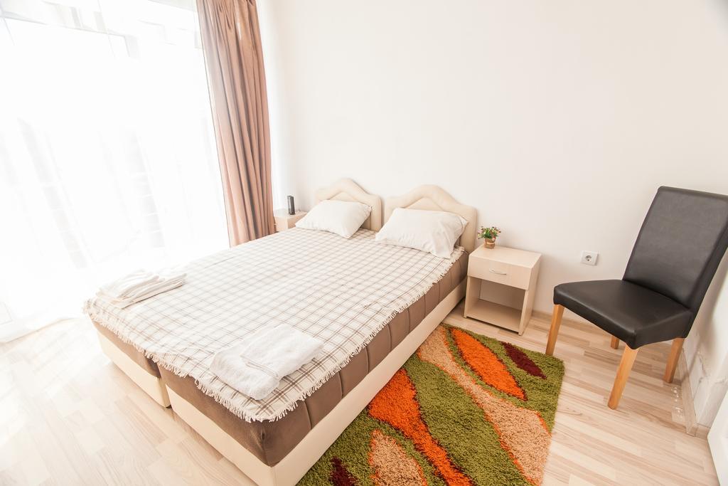 Rooms And Apartments Milana Bar Bilik gambar