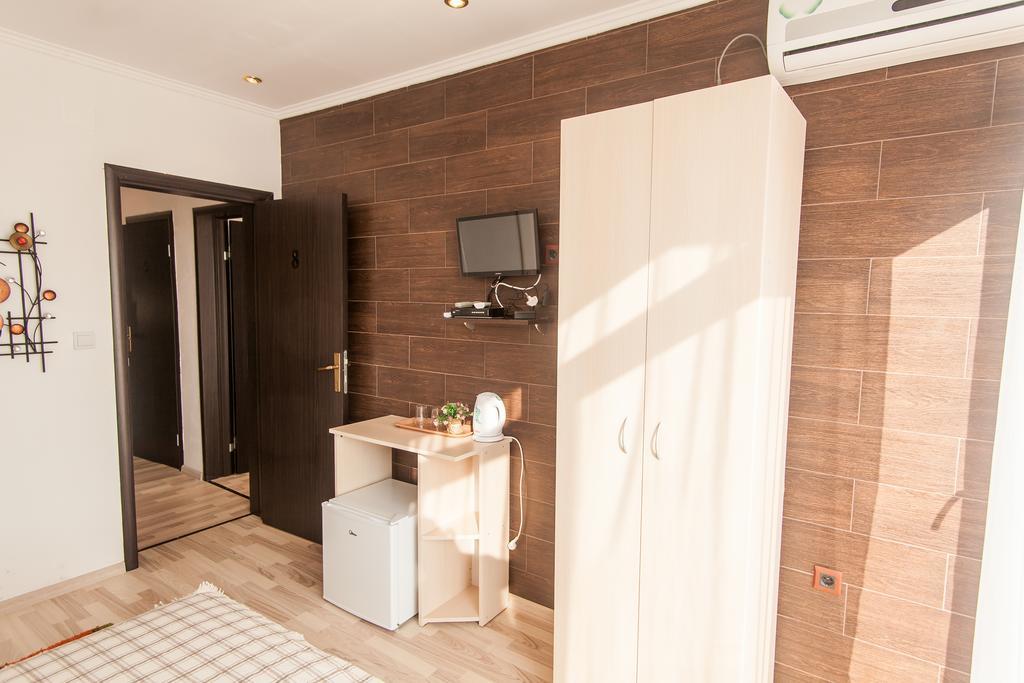 Rooms And Apartments Milana Bar Bilik gambar