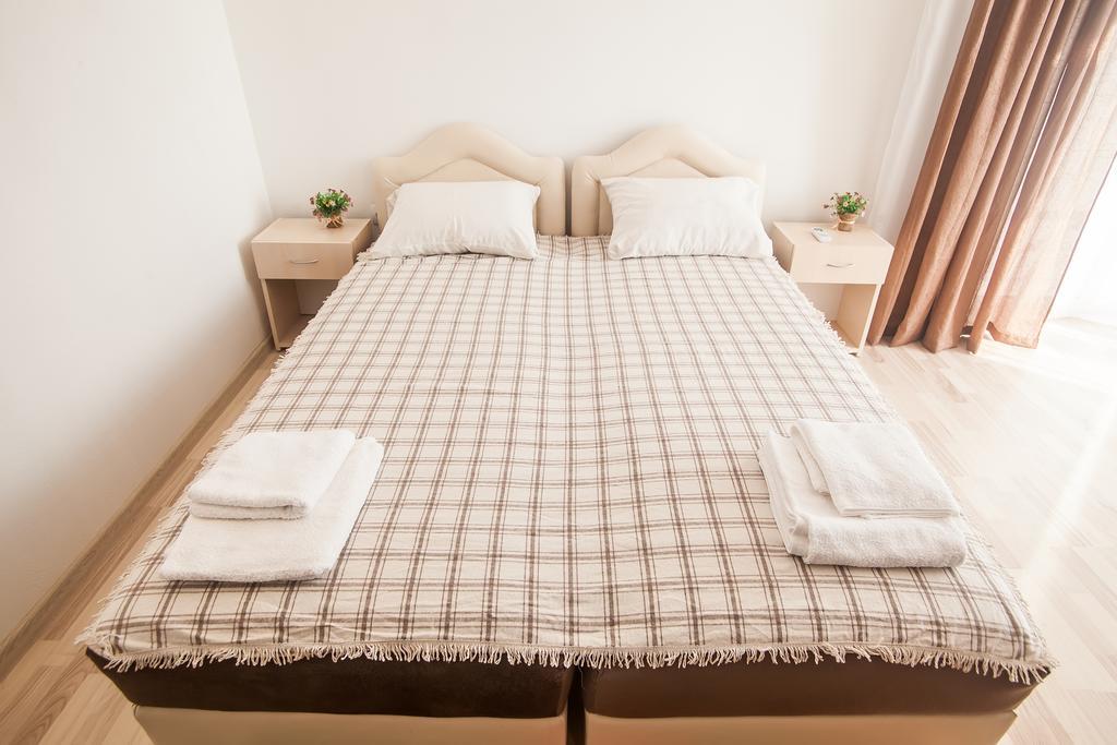 Rooms And Apartments Milana Bar Bilik gambar