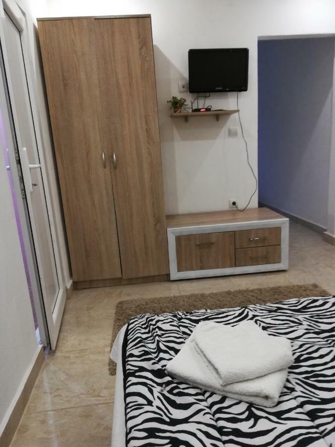 Rooms And Apartments Milana Bar Luaran gambar
