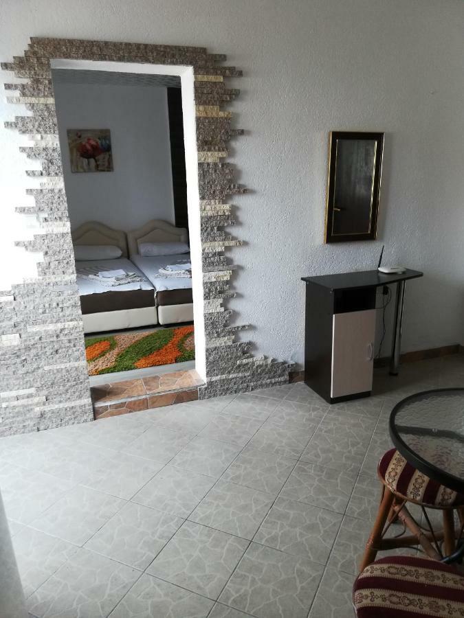 Rooms And Apartments Milana Bar Luaran gambar